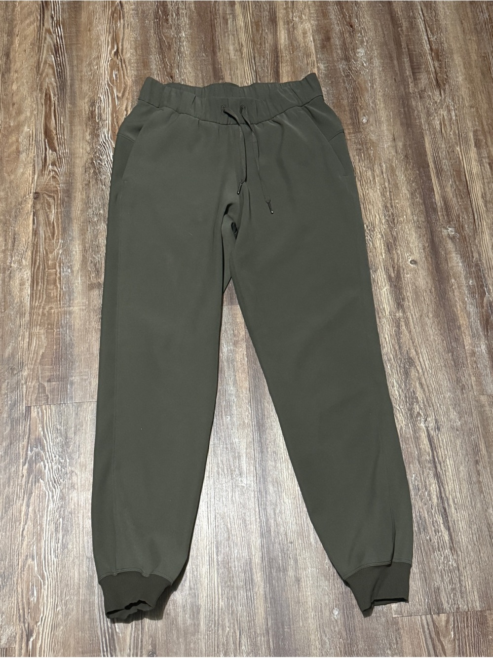 Lululemon On The Fly Joggers Women's Medium Pull On Travel Woven in Dark Olive - Picture 1 of 4